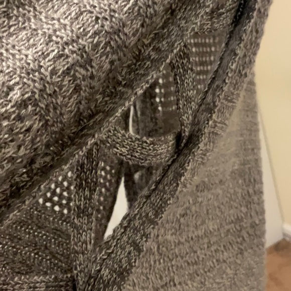 Lon lightweight grey sweater from New York and Company. Never worn. - Picture 4 of 6